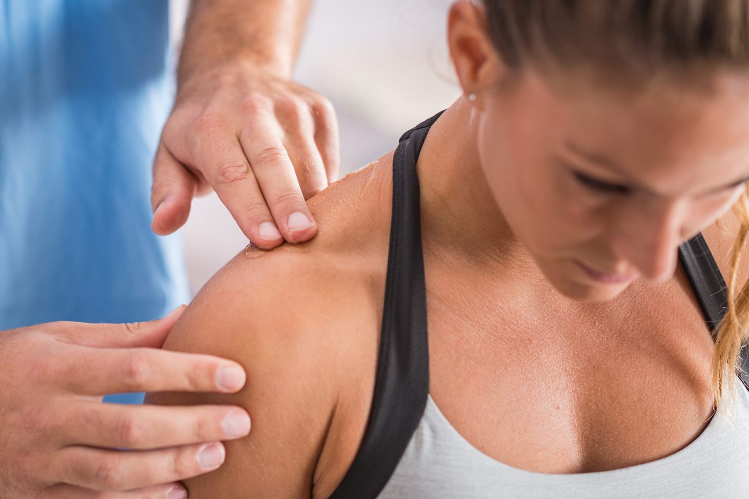 shockwave-therapy-for-rotator-cuff-injury-singapore-hellophysio